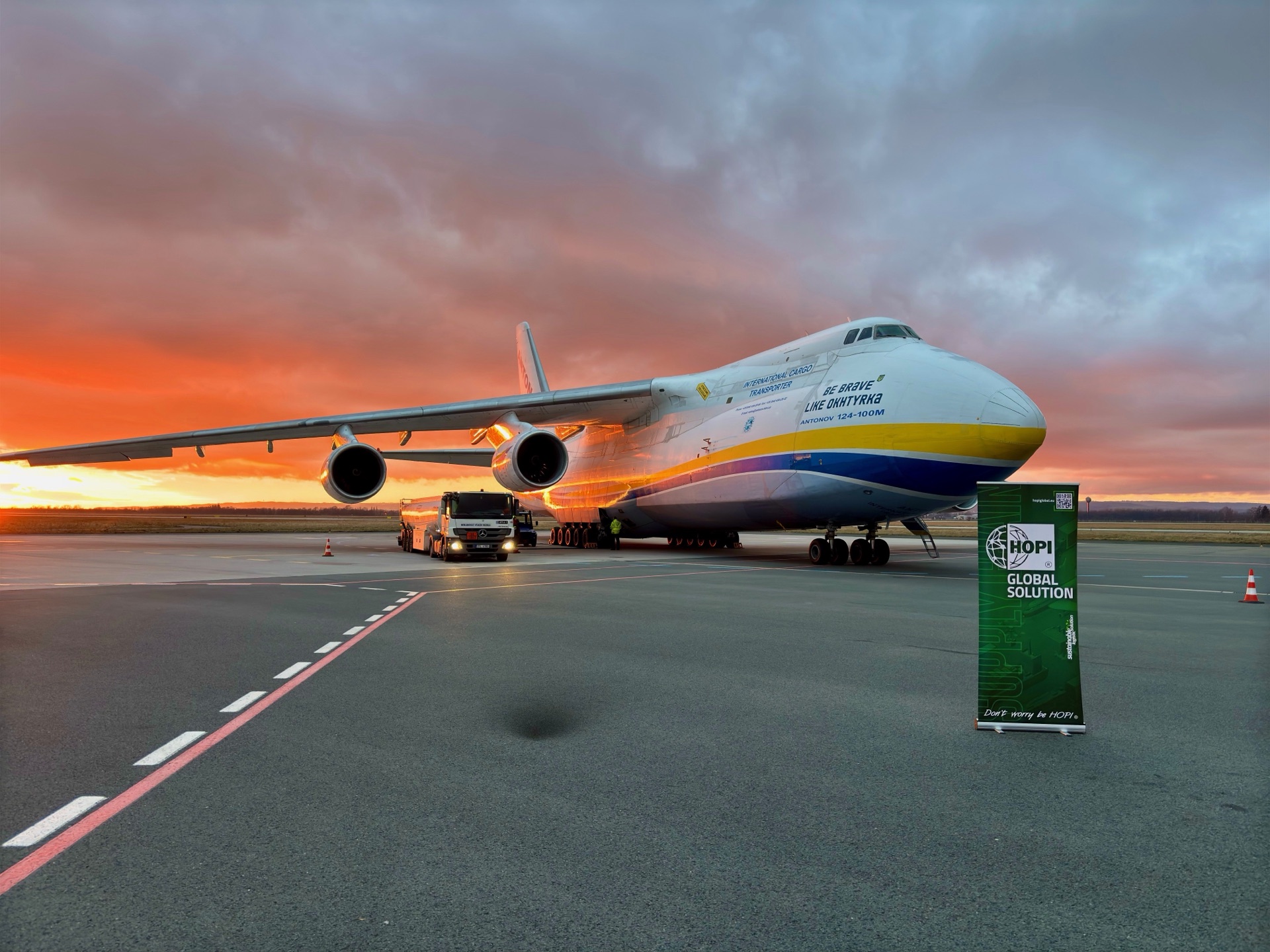Antonov AN-124 cargo aircraft with HOPI banner
